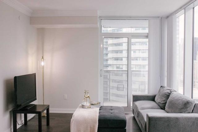 2303 - 10 York St, Condo with 2 bedrooms, 2 bathrooms and 1 parking in Toronto ON | Image 17