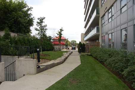 1014 - 2464 Weston Rd, Condo with 2 bedrooms, 2 bathrooms and 1 parking in Toronto ON | Image 7