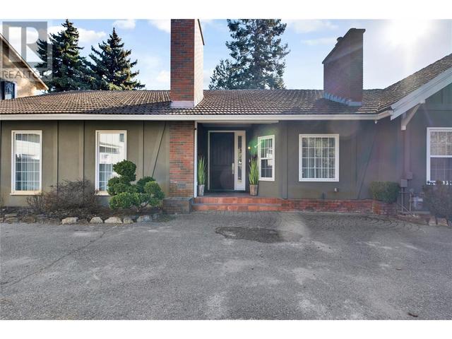 2065 Long Street, House detached with 3 bedrooms, 3 bathrooms and 12 parking in Kelowna BC | Image 4