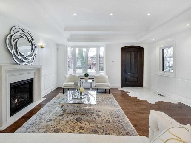 104 Southvale Dr, House detached with 4 bedrooms, 5 bathrooms and 3 parking in Toronto ON | Image 2