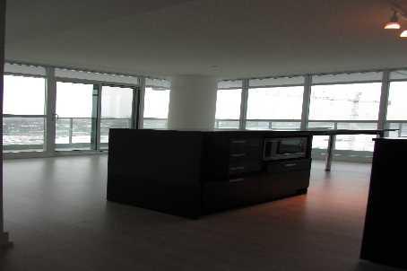 1002 - 29 Singer Crt, Condo with 2 bedrooms, 2 bathrooms and 295 parking in Toronto ON | Image 9
