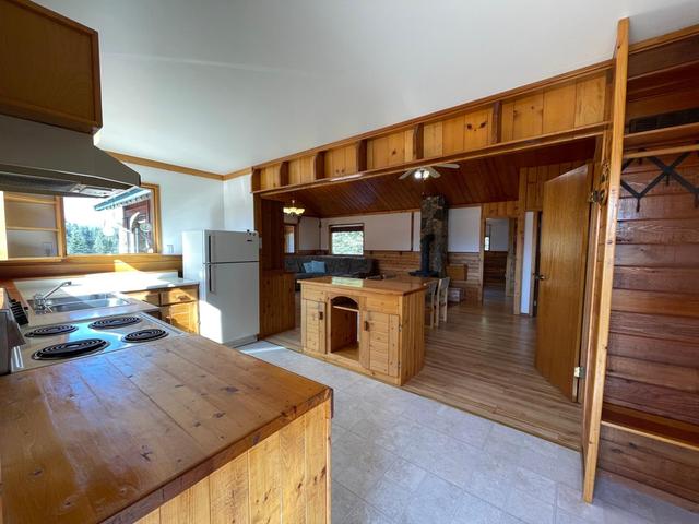 4561 Barleben Road, House detached with 2 bedrooms, 1 bathrooms and null parking in East Kootenay E BC | Image 4