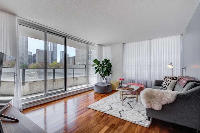 511 - 111 Elizabeth St, Condo with 2 bedrooms, 2 bathrooms and 1 parking in Toronto ON | Image 21
