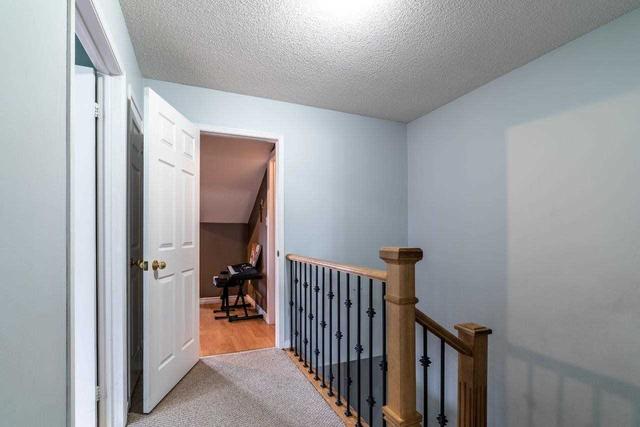 18 Glenmore Dr, House attached with 3 bedrooms, 2 bathrooms and 5 parking in Whitby ON | Image 5