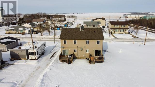 301 1st Se, House semidetached with 3 bedrooms, 1 bathrooms and 3 parking in Falher AB | Image 3