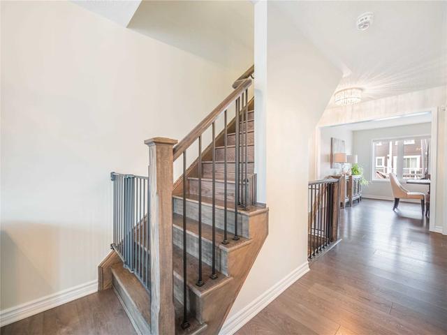28 Metro Cres, House attached with 3 bedrooms, 3 bathrooms and 4 parking in Brampton ON | Image 15