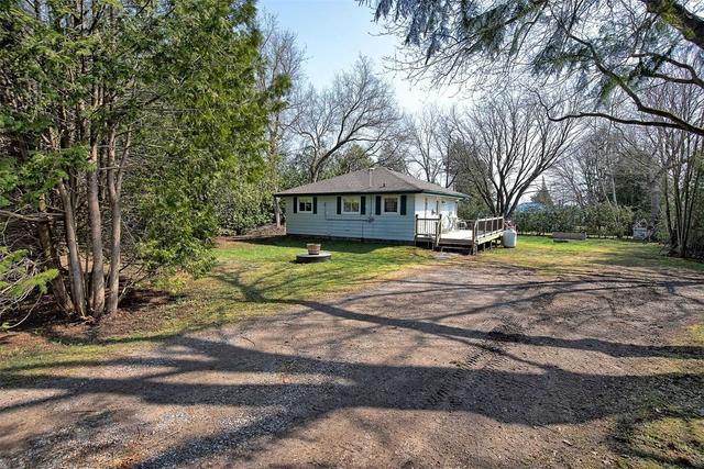 264 Crosby Dr, House detached with 2 bedrooms, 1 bathrooms and 4 parking in Kawartha Lakes ON | Image 1