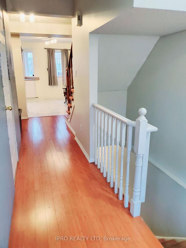 39 Spadina Rd, Townhouse with 4 bedrooms, 3 bathrooms and 2 parking in Brampton ON | Image 8