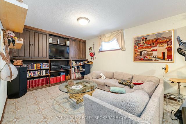 15 Eldorado Crt, House detached with 3 bedrooms, 2 bathrooms and 6 parking in Toronto ON | Image 22