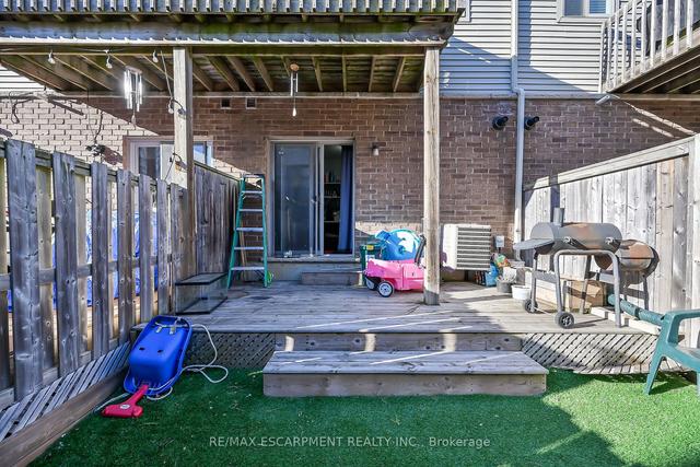 43 Viking Dr, House attached with 2 bedrooms, 2 bathrooms and 3 parking in Hamilton ON | Image 21