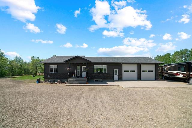 46458 Range Road 195, House detached with 4 bedrooms, 3 bathrooms and 6 parking in Camrose County AB | Image 1