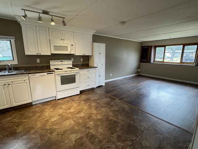 1 - 165 Schulte Crescent, House detached with 3 bedrooms, 1 bathrooms and null parking in Castlegar BC | Image 5