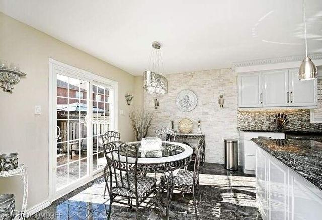 7 Vintage Gate, House detached with 4 bedrooms, 5 bathrooms and 6 parking in Brampton ON | Image 6
