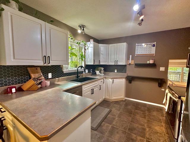 109 12th Avenue, House detached with 4 bedrooms, 2 bathrooms and null parking in Kootenay Boundary B BC | Image 9