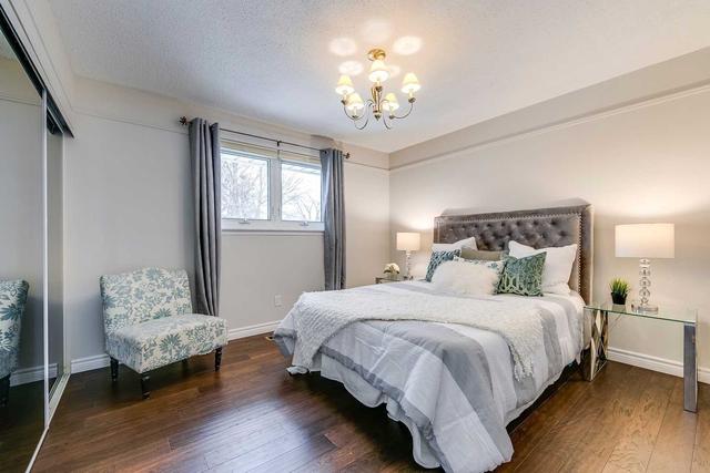 542 Grand Blvd, House detached with 3 bedrooms, 2 bathrooms and 5 parking in Oakville ON | Image 11
