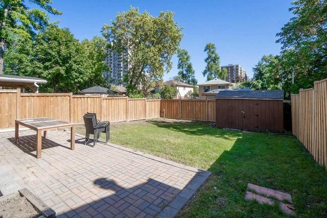 Upper - 2394 Yeovil Rd, House semidetached with 2 bedrooms, 1 bathrooms and 1 parking in Mississauga ON | Image 9