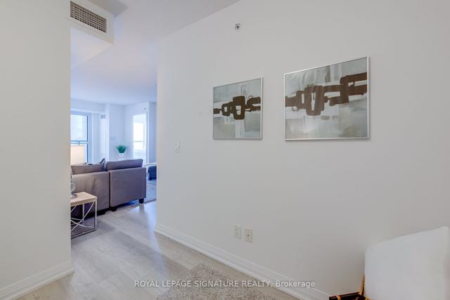 2401 - 30 Meadowglen Pl, Condo with 1 bedrooms, 2 bathrooms and 1 parking in Toronto ON | Image 6