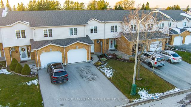 812 9th "A" Ave E, Townhouse with 3 bedrooms, 3 bathrooms and 4 parking in Owen Sound ON | Image 1