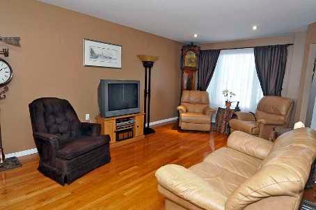 81 Pheasant Run Dr, House detached with 3 bedrooms, 3 bathrooms and 2 parking in Guelph ON | Image 5