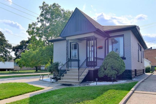 1391 Janette Ave, House detached with 2 bedrooms, 2 bathrooms and 3 parking in Windsor ON | Image 28