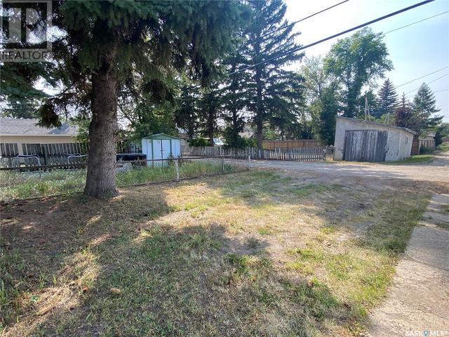 411 Main Street, House detached with 2 bedrooms, 1 bathrooms and null parking in Biggar SK | Image 27