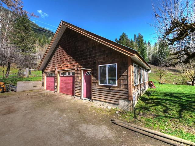 2960 Upper Slocan Park Road, House detached with 4 bedrooms, 3 bathrooms and null parking in Central Kootenay H BC | Image 11