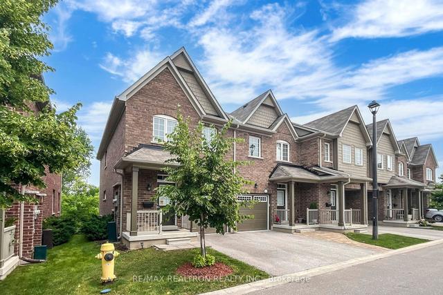 678 Wendy Culbert Cres, Townhouse with 3 bedrooms, 4 bathrooms and 2 parking in Newmarket ON | Image 1