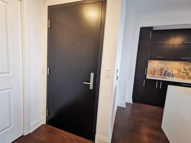 2405 - 65 St Mary St, Condo with 2 bedrooms, 1 bathrooms and 1 parking in Toronto ON | Image 5