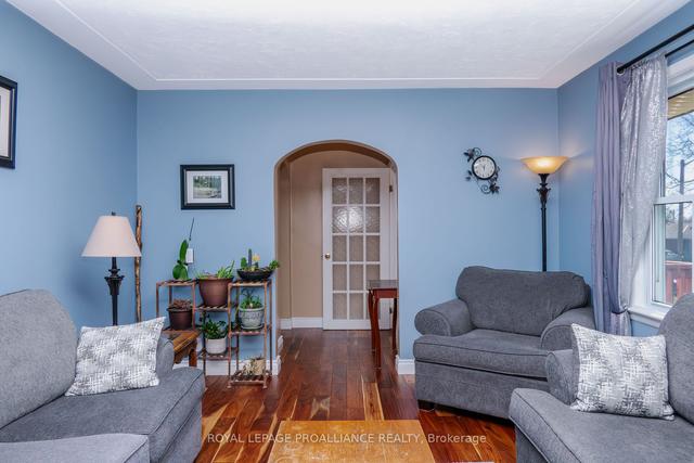 85 First Ave, House detached with 2 bedrooms, 1 bathrooms and 5 parking in Quinte West ON | Image 14