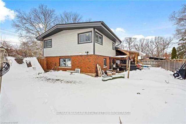 33 Parnell Rd, House detached with 2 bedrooms, 3 bathrooms and 9 parking in St. Catharines ON | Image 26