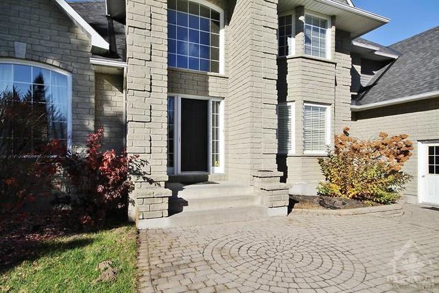 6431 Waddion Street, House detached with 5 bedrooms, 3 bathrooms and 8 parking in Ottawa ON | Image 2
