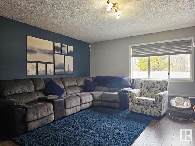 3744 49 Av, House detached with 4 bedrooms, 2 bathrooms and null parking in Drayton Valley AB | Image 17