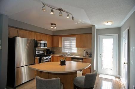 th 3 - 200 Tenth St, Townhouse with 3 bedrooms, 2 bathrooms and 2 parking in Toronto ON | Image 3