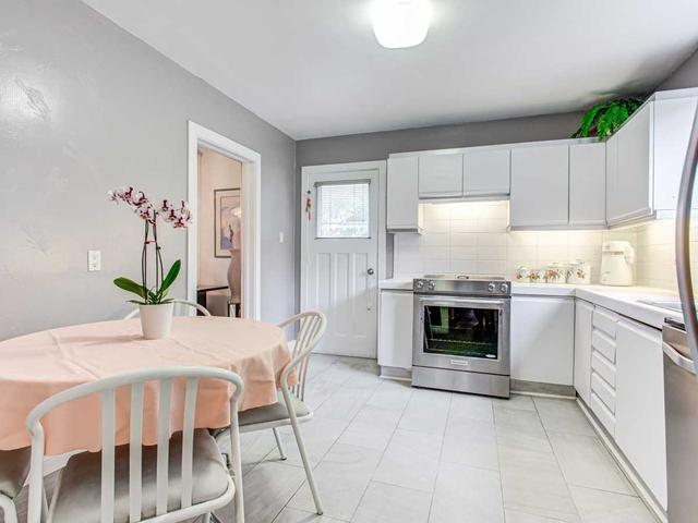 39 Lynnhaven Rd, House detached with 3 bedrooms, 2 bathrooms and 6 parking in Toronto ON | Image 5