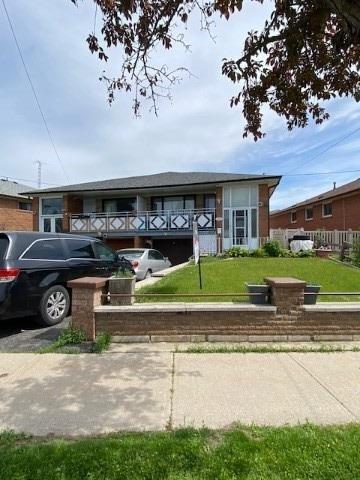 9 Peterson Dr, House semidetached with 3 bedrooms, 3 bathrooms and 3 parking in Toronto ON | Image 1