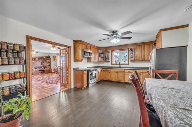 1686 10th Concession Road, House detached with 3 bedrooms, 1 bathrooms and 4 parking in Norfolk County ON | Image 5