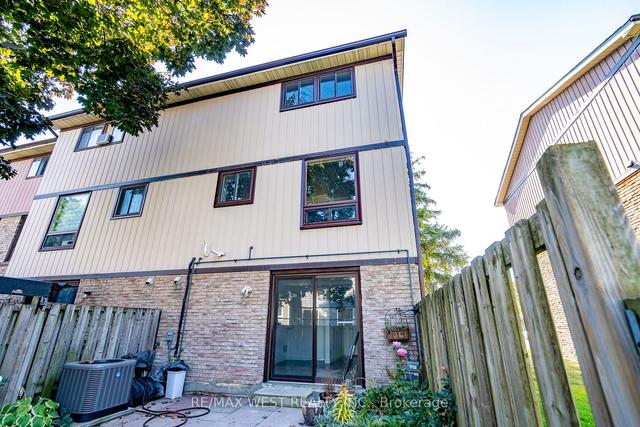 20 - 220 Ormond Dr, Townhouse with 3 bedrooms, 2 bathrooms and 2 parking in Oshawa ON | Image 33