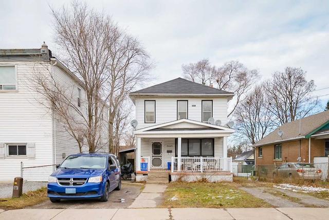 5425 Bridge St, House detached with 2 bedrooms, 2 bathrooms and 1 parking in Niagara Falls ON | Image 1