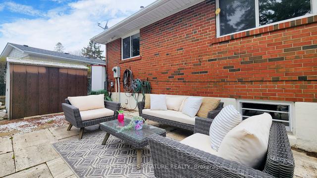 19 Griselda Cres, House detached with 3 bedrooms, 2 bathrooms and 3 parking in Toronto ON | Image 24