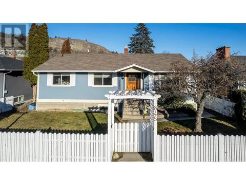 845 Richter Street, House detached with 5 bedrooms, 2 bathrooms and 1 parking in Kelowna BC | Card Image