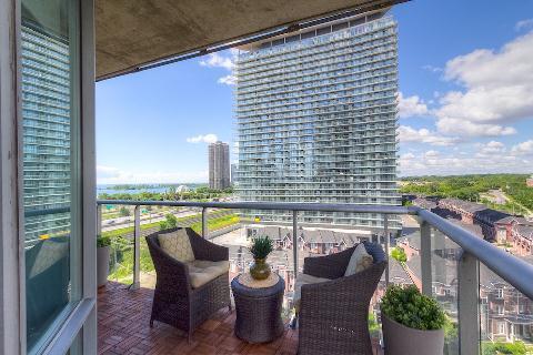 902 - 15 Windermere Ave, Condo with 1 bedrooms, 2 bathrooms and 1 parking in Toronto ON | Image 2