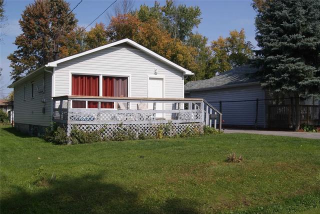 190 Way's Bay Dr, House detached with 3 bedrooms, 1 bathrooms and 6 parking in Georgina ON | Image 1