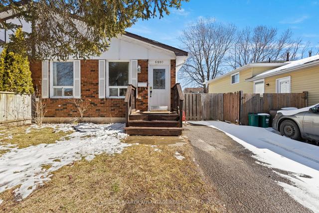 6880 Waters Ave, House semidetached with 3 bedrooms, 1 bathrooms and 2 parking in Niagara Falls ON | Image 1