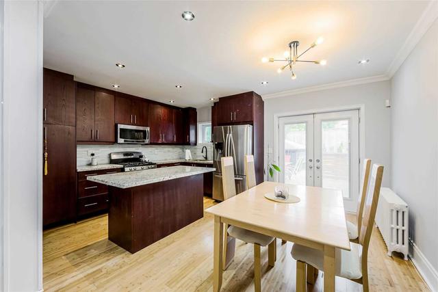 34 Roseneath Gdns, House semidetached with 3 bedrooms, 2 bathrooms and 1 parking in Toronto ON | Image 2