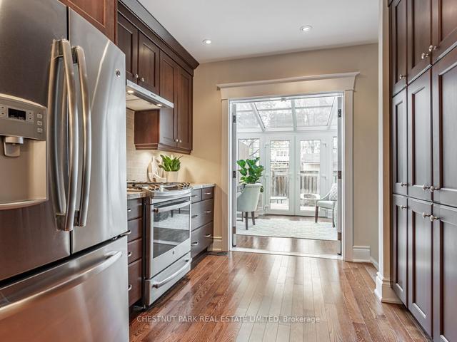 18 Taunton Rd, House semidetached with 2 bedrooms, 2 bathrooms and 1 parking in Toronto ON | Image 4