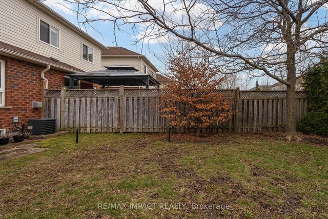 672 Coldstream Dr, House attached with 3 bedrooms, 4 bathrooms and 3 parking in Oshawa ON | Image 32
