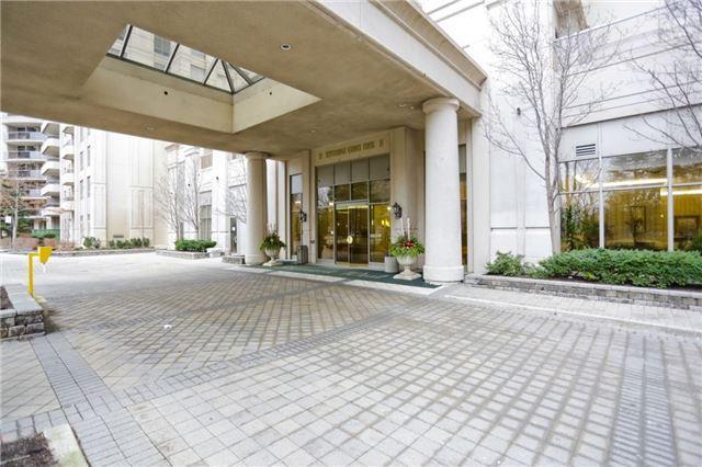 Tph03 - 35 Kingsbridge Garden Circ, Condo with 3 bedrooms, 3 bathrooms and 2 parking in Mississauga ON | Image 2