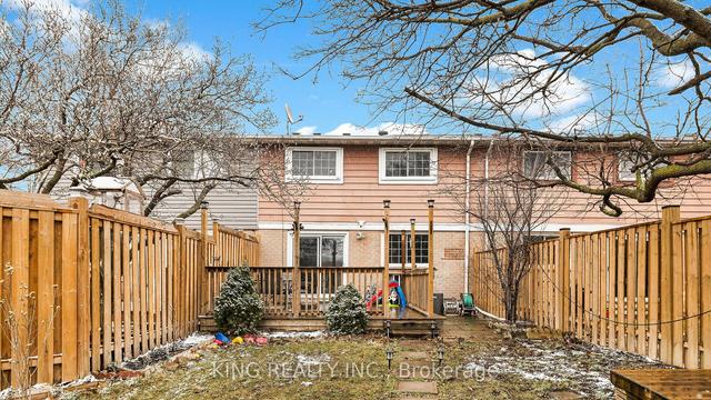 8 Hilda Crt, House attached with 3 bedrooms, 2 bathrooms and 2 parking in Brampton ON | Image 33