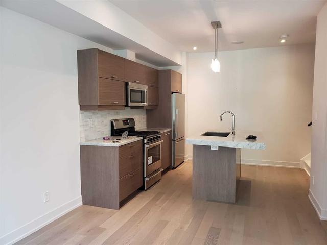 th210 - 54 Curzon St, House attached with 3 bedrooms, 3 bathrooms and 1 parking in Toronto ON | Image 6