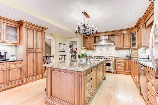 43 Ridge Hill Dr, House detached with 4 bedrooms, 4 bathrooms and 6.5 parking in Toronto ON | Image 4
